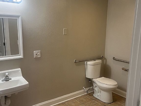 3rd image of 1021 W Grant St