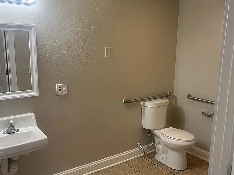 1021 W Grant St — Photo 3