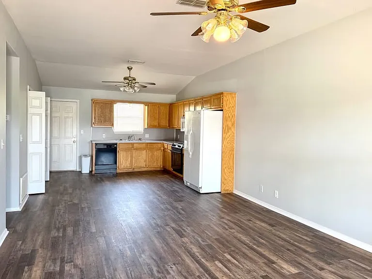 2417 Rustic Dr — Photo 3