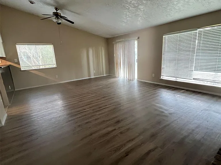 10115 Overview Dr — Photo 3