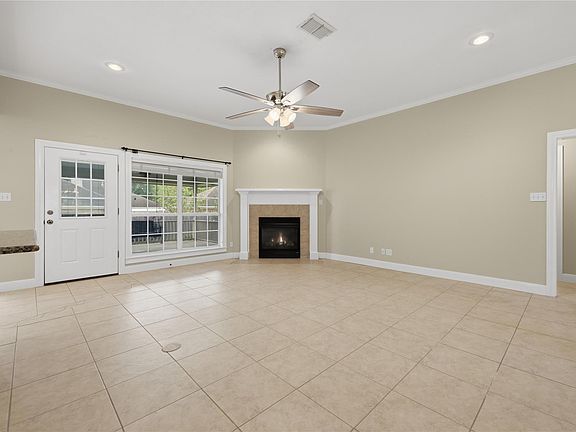 3rd image of 402 Magnolia Ln