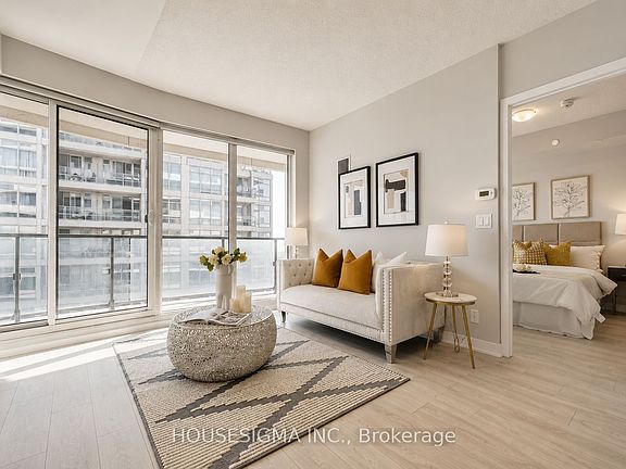 4th image of 2221 Yonge St #3705