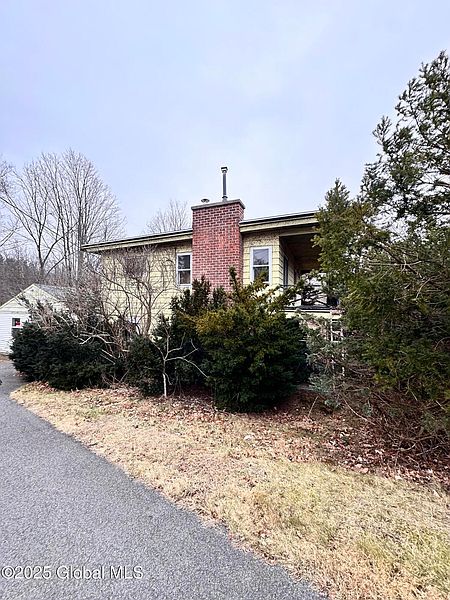 4th image of 1167 Maple Hill Road