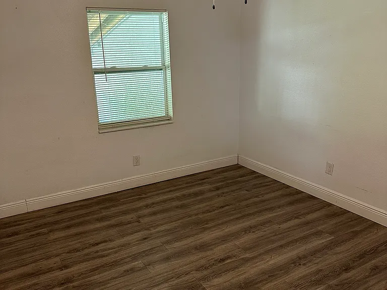 324 Seminola Blvd #B — Photo 8