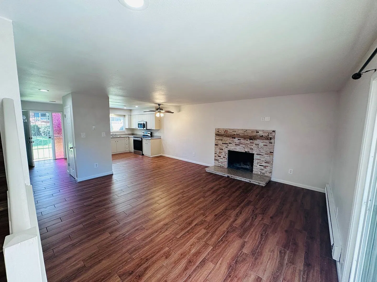 Centrally located updated condo- check it out — Photo 4