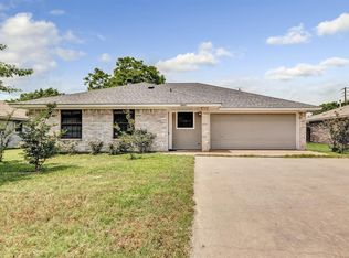 3901 Brighton Dr, Bryan, TX 77802