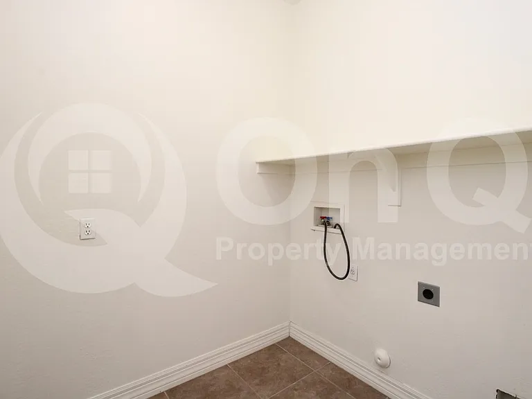 1456 E 9th St #216 — Photo 19