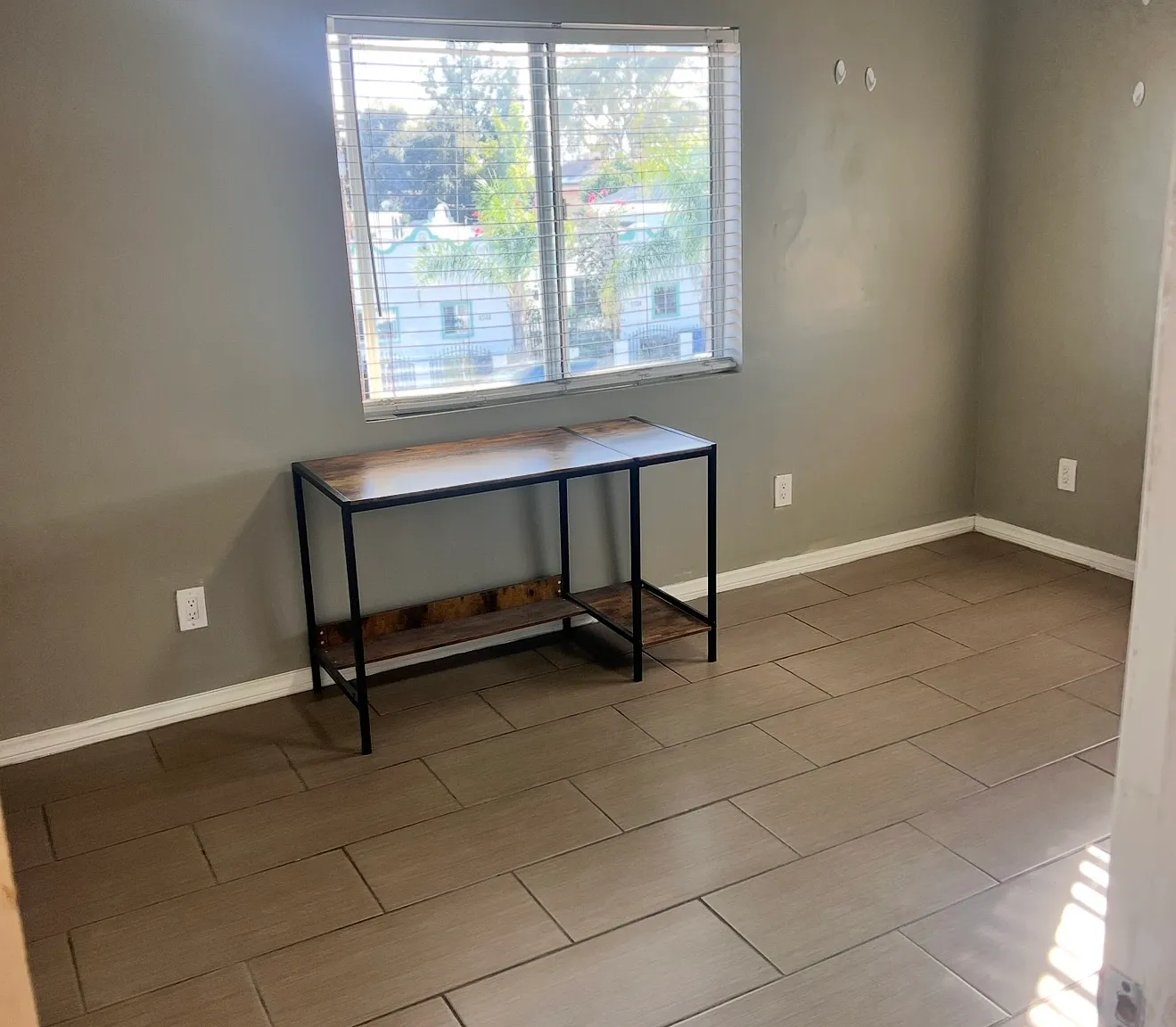 Studio, 200 sqft, $1,050 — Photo 4