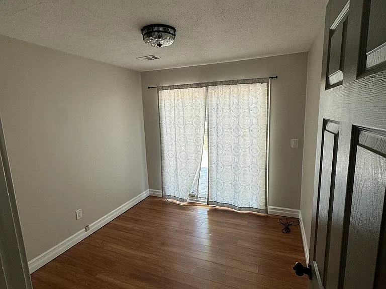 2 Plymouth Ave W — Photo 9