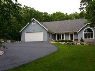 S69W32777 Westgate Dr, Mukwonago, WI 53149