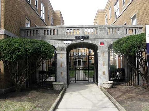 2nd image of 7518 N Hoyne Ave #2H