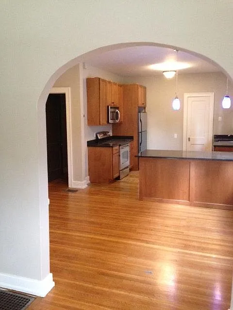 2 bed, 900 sqft, $1,295 — Photo 4