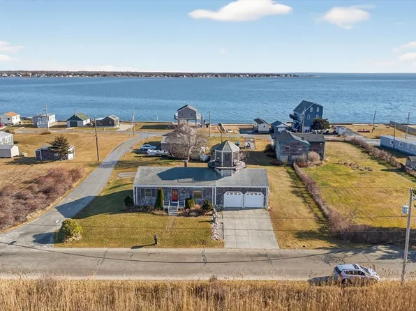 871 Sconticut Neck Rd, Fairhaven, MA 02719