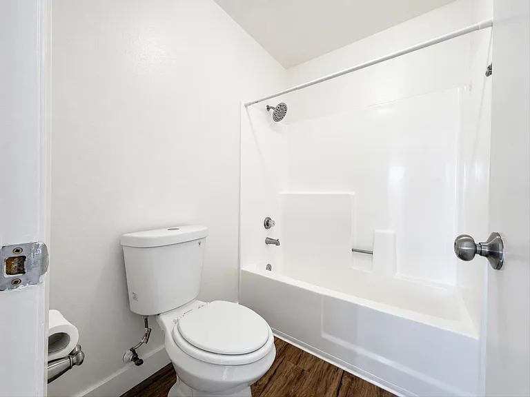 2226 Lewis Ave — Photo 12