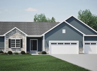 1326 Olde Highlander Dr, Oconomowoc, WI 53066