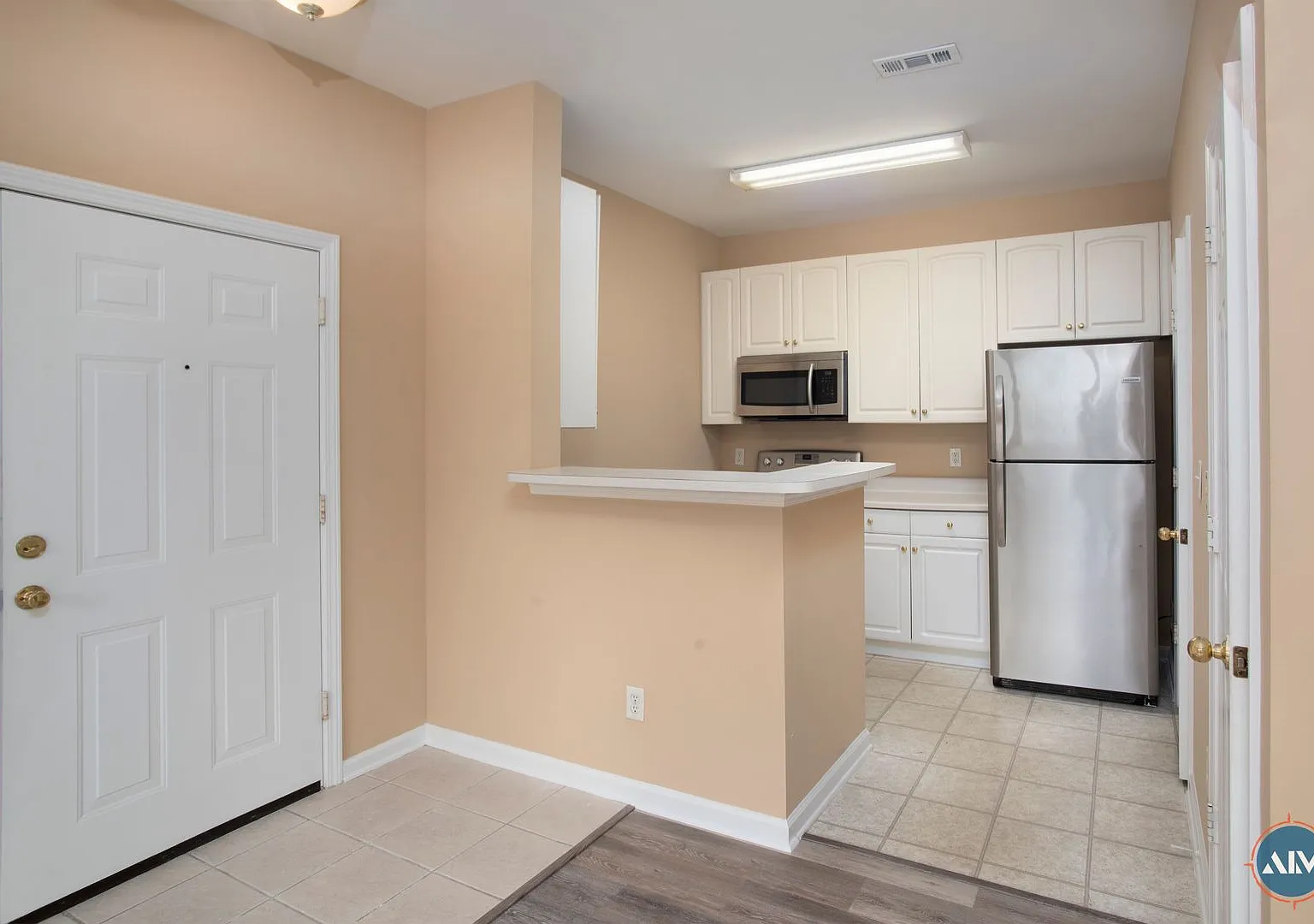 Freshly Renovated 1BR/1BA First Floor Villa, Gated Estate at Westbury - Move In Ready — Photo 1