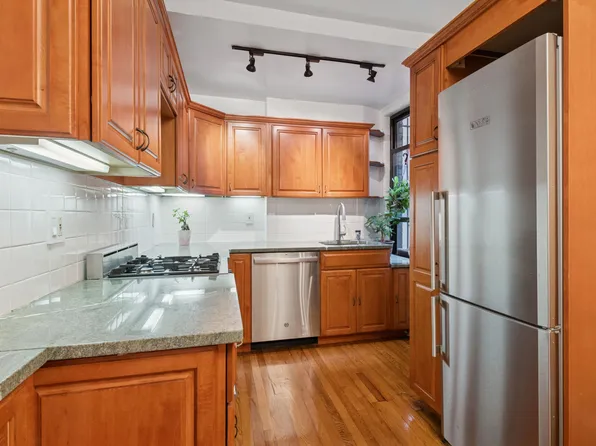 333 East 53rd Street image 3 of 12