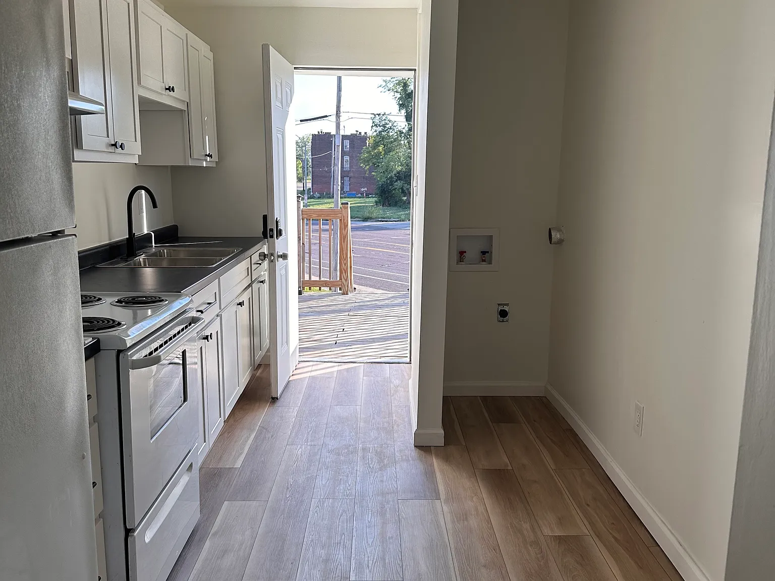 2 bed, 850 sqft, $1,100 — Photo 3