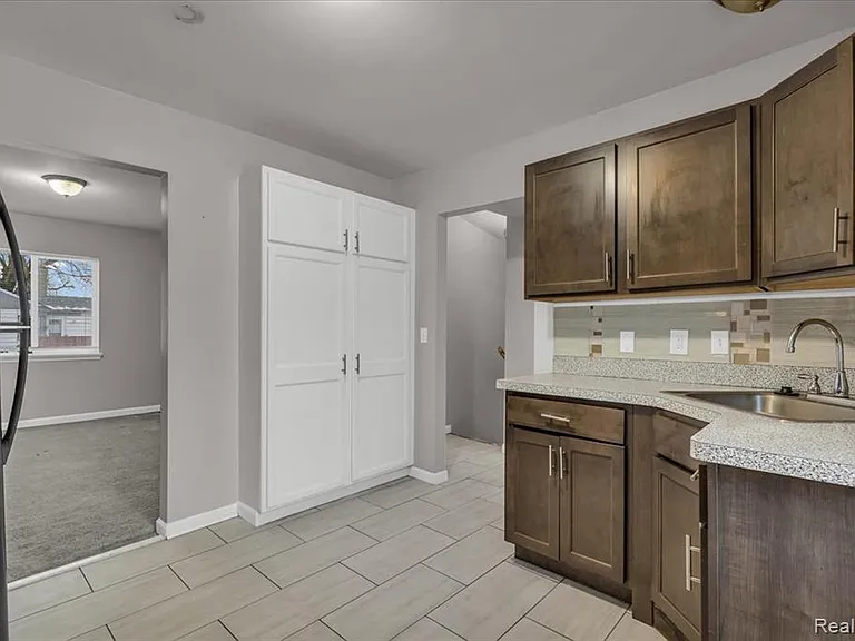 8268 Hudson Ave — Photo 7