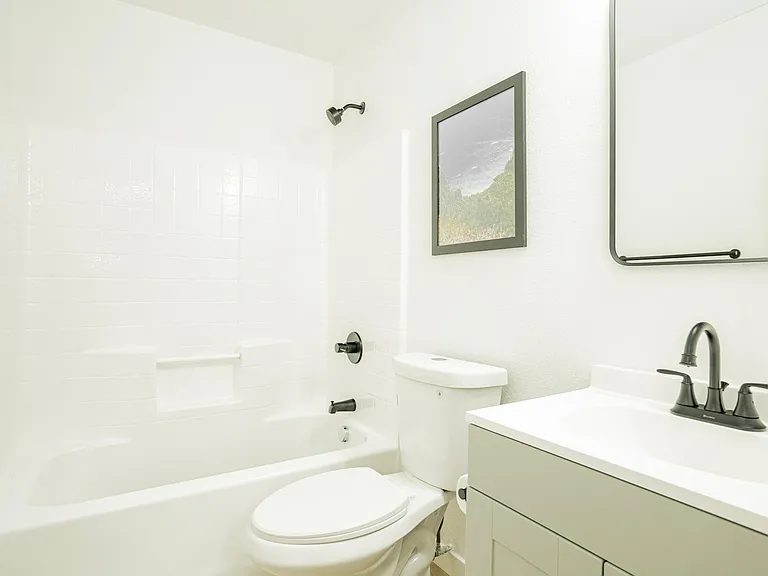 323 Celia Cir — Photo 13