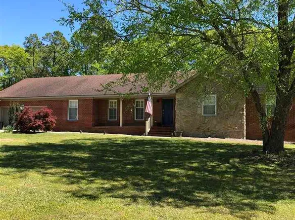 716 Crestview Dr, Bennettsville, SC 29512