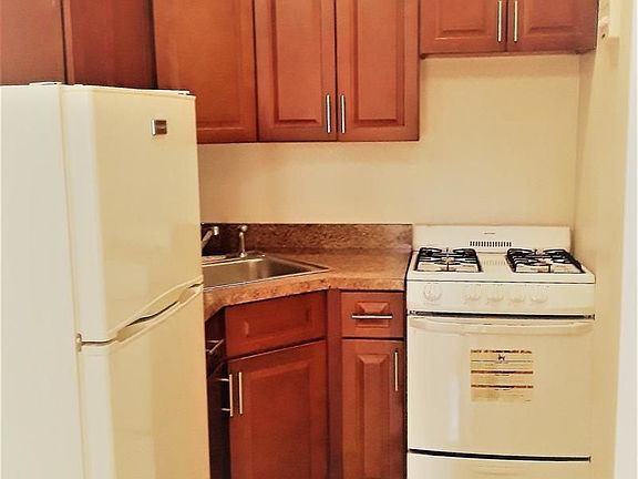 4th image of 131 E 39th St #4E