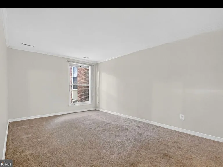 3330 Woodburn Village Dr #33 — Photo 4