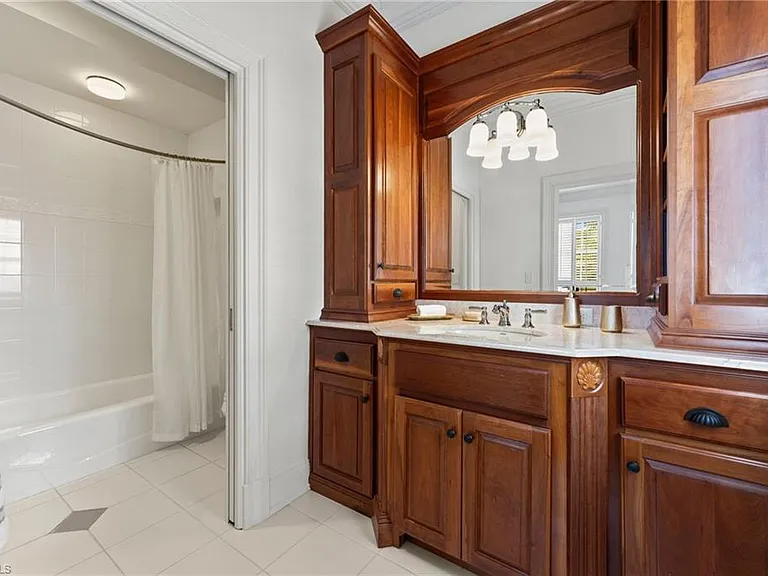 2325 Lantern Ln — Photo 37