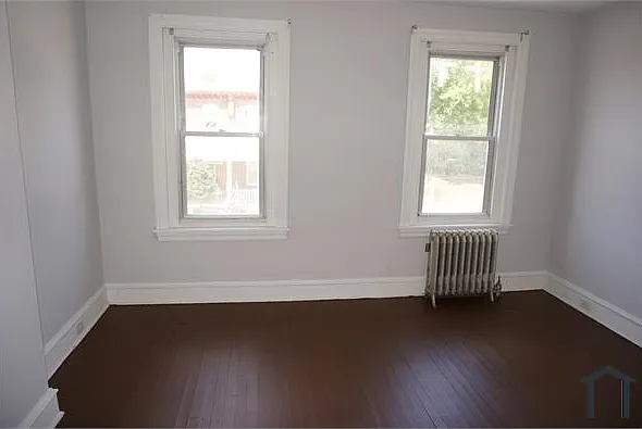 124 Knox St — Photo 12