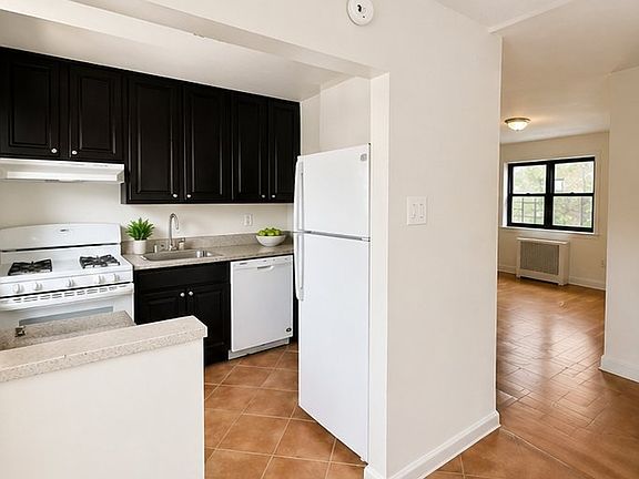 2nd image of 20-43 20th St Unit 2C