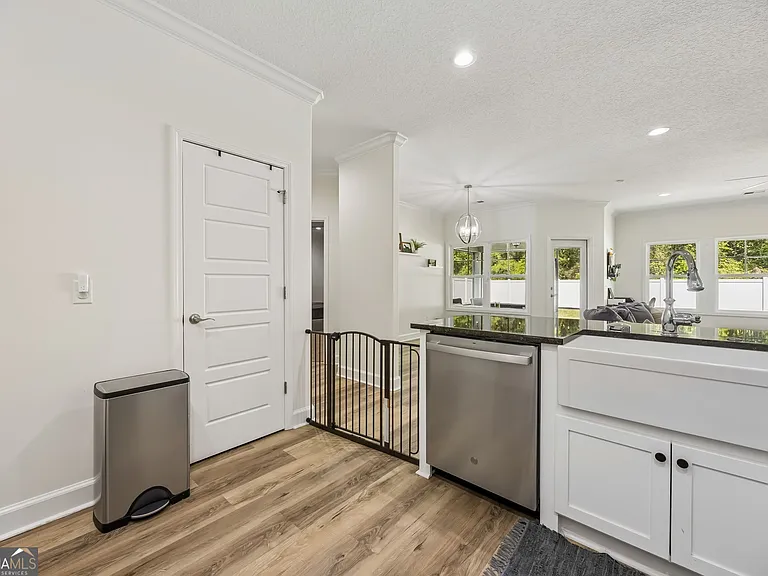 152 Verano St — Photo 15