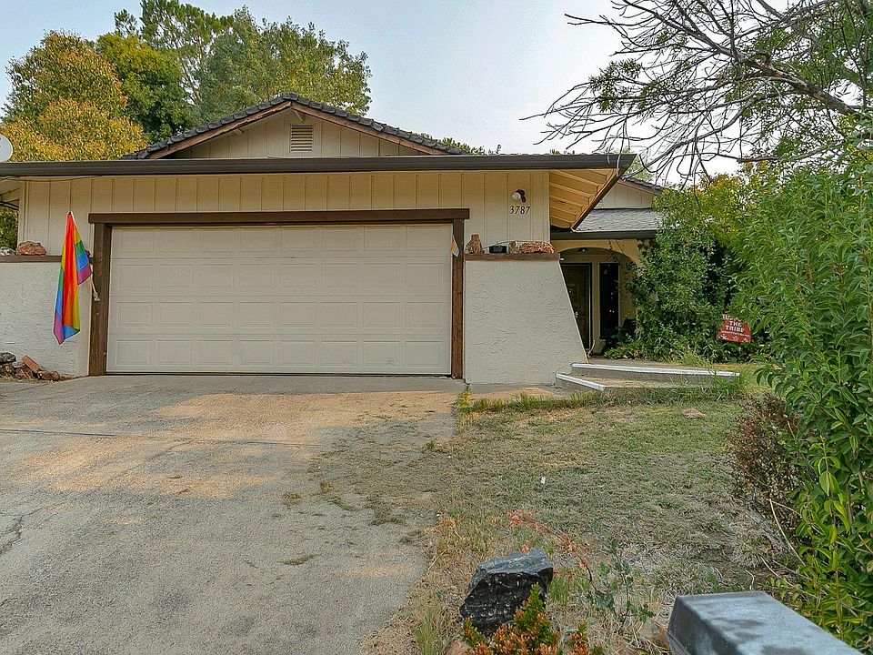 2nd image of 3787 Oro St