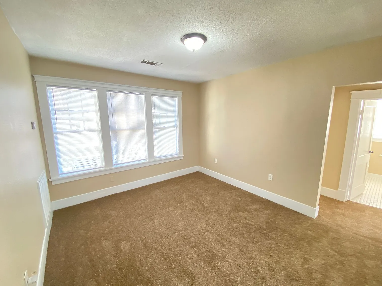 884 N Belvedere Blvd — Photo 4