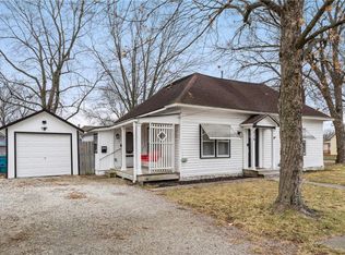 915 5th St, Osawatomie, KS 66064