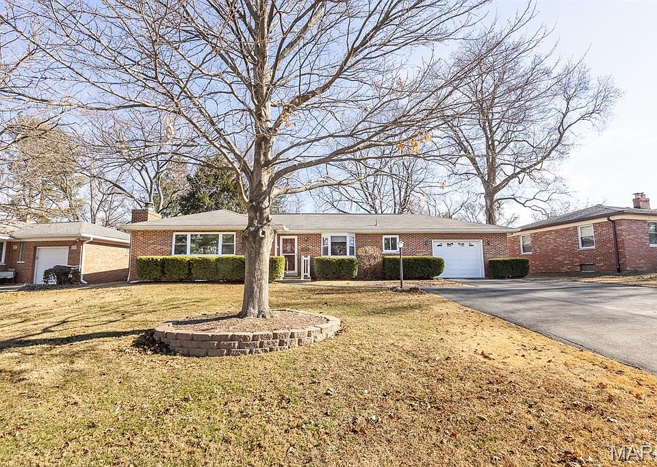 1st image of 328 W Park Dr