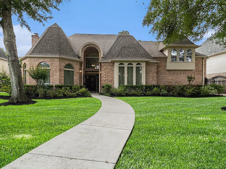 8007 Vintage Creek Dr — Photo 1