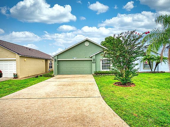 5th image of 8472 Oak Crossing Dr W