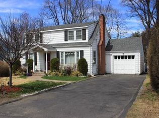 9 Senga Rd, Norwalk, CT 06854