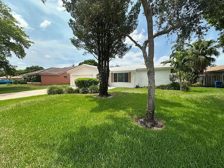 11261 NW 42nd St — Photo 38