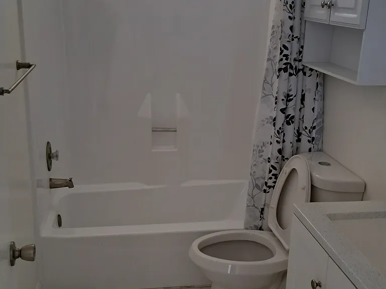 Second floor full Bath