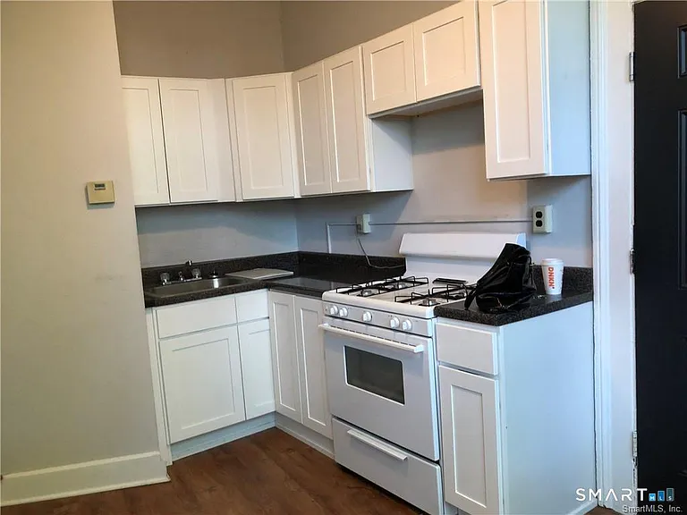548 Chapel St #1R — Photo 5