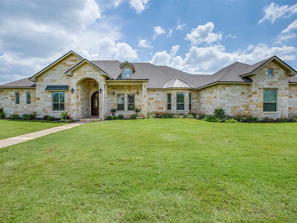 1st image of 124 Royal Springs Ln