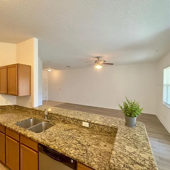 1335 Priory Cir — Photo 3