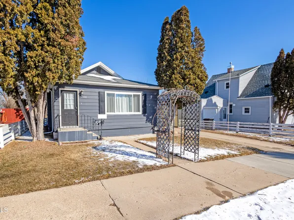 406 4th St W, Williston, ND 58801