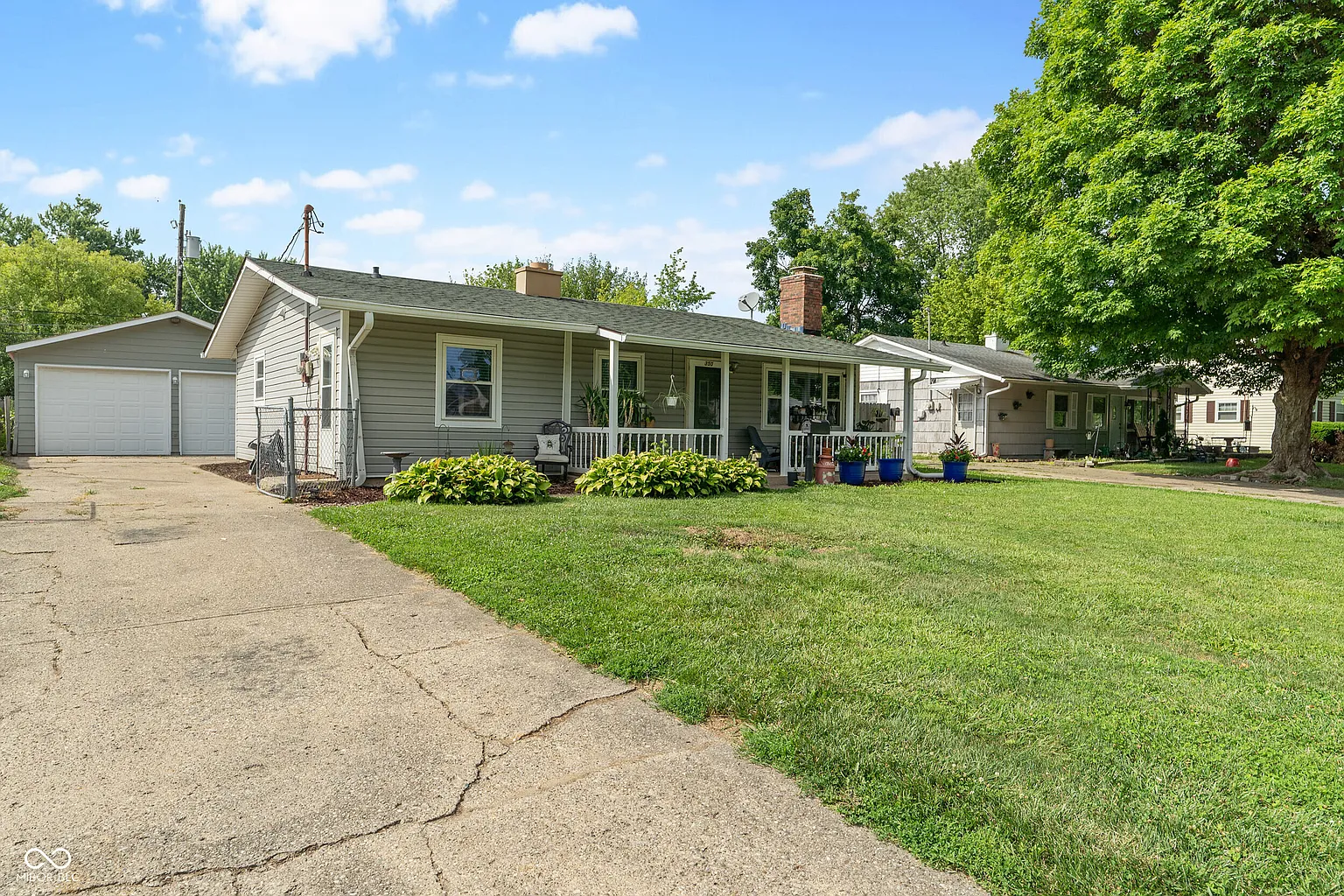350 Hollybrook Dr photo 1