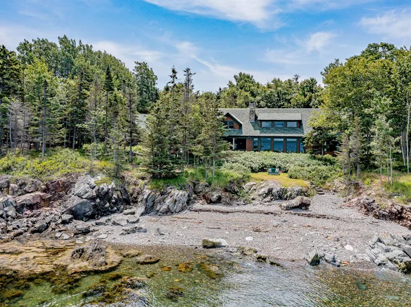 8 Penobscot Lane, Owls Head, ME 04854