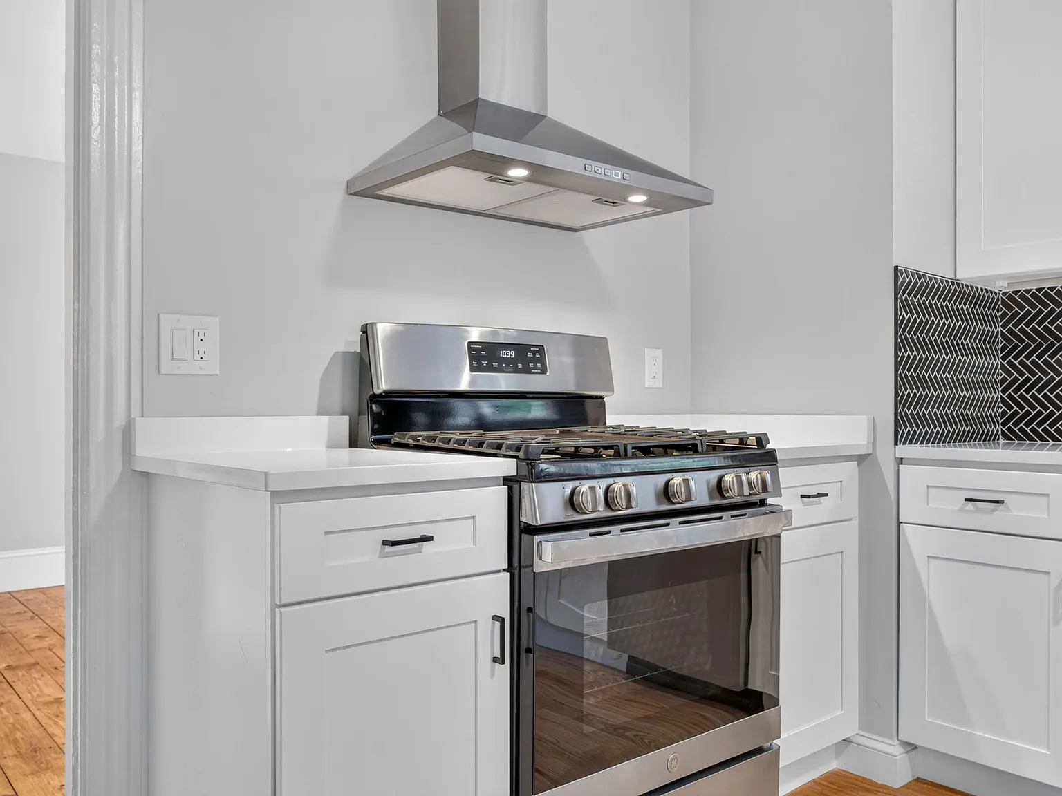 2 bed, 1.5 bath, $3,275 — Photo 3