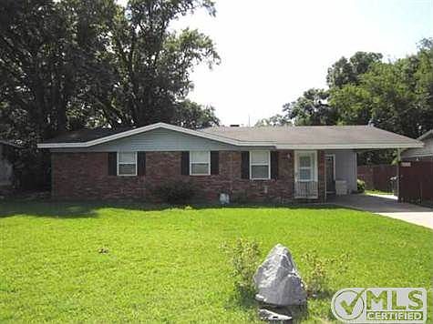 1st image of 320 Lancaster Dr #3