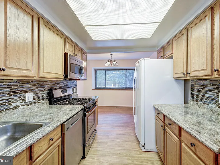 1502 Farsta Ct — Photo 5