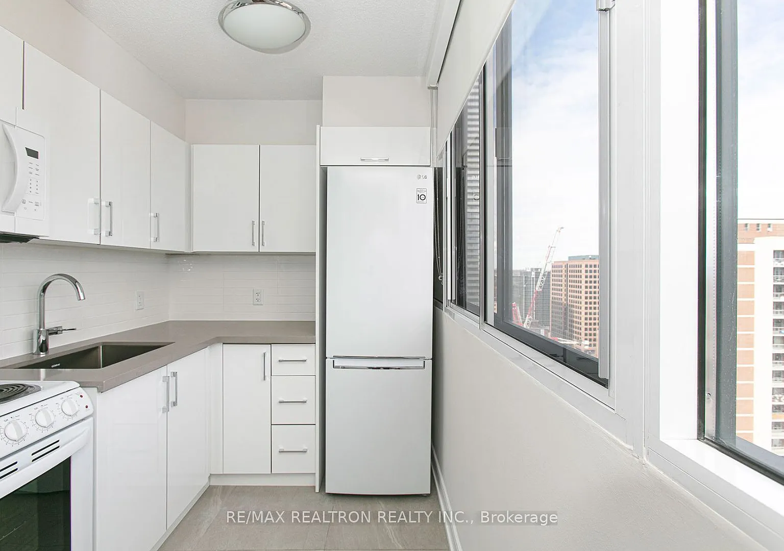 Studio, $1,955 — Photo 1